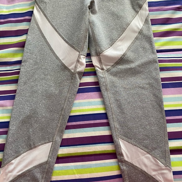 Aerie Grey & White Leggings - Picture 6 of 6